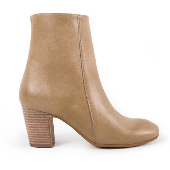 Tan vegan boot from Novacas - Size 41 (10 US) - Picture 3 of 7